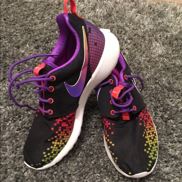 Nike Youth Size 7 - Picture 1 of 5